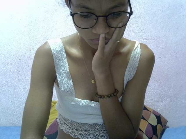 Yalane live cam on BongaCams