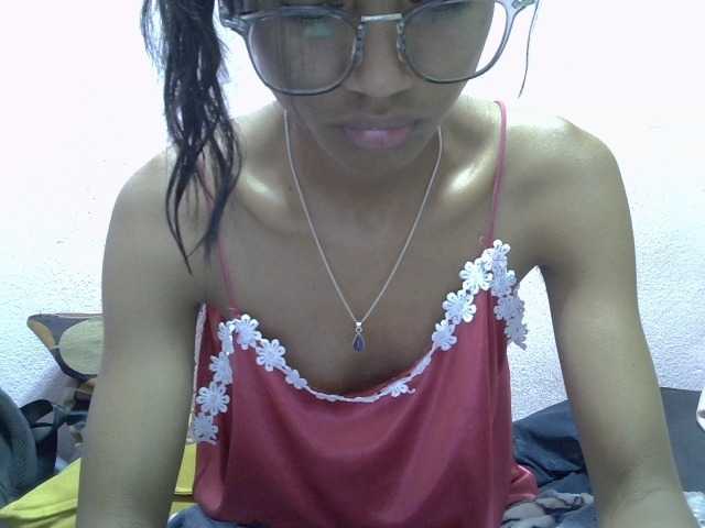 Yalane live cam on BongaCams