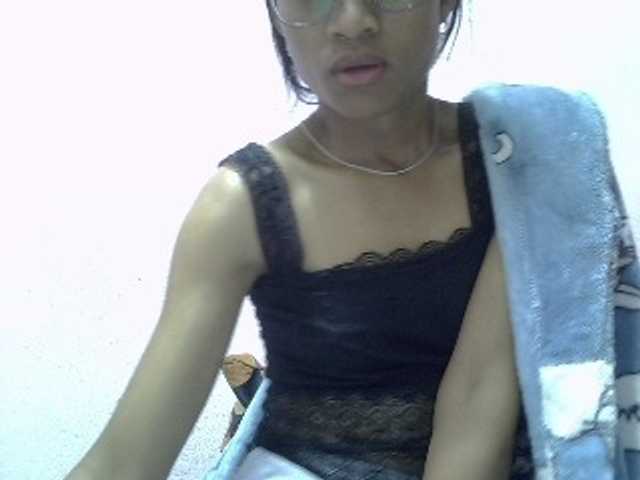 Yalane, live now on BongaCams