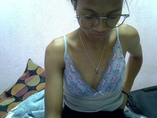 Yalane live cam on BongaCams