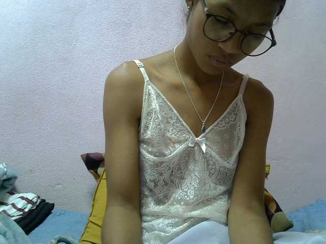 Yalane live cam on BongaCams