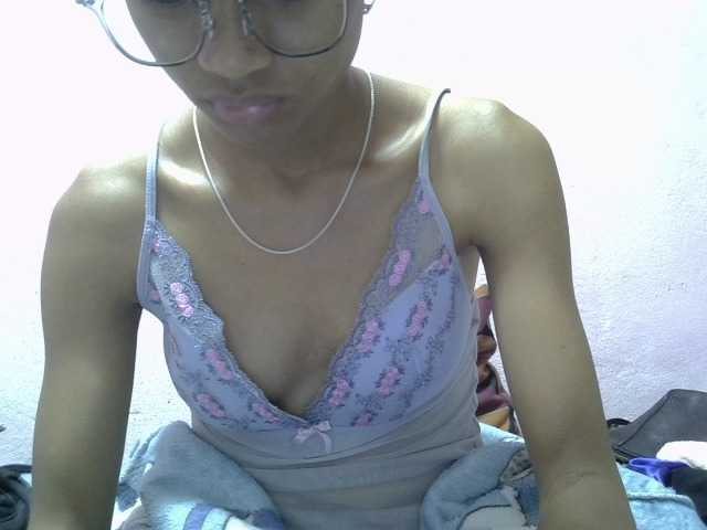 Yalane live cam on BongaCams
