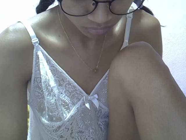 Yalane live cam on BongaCams