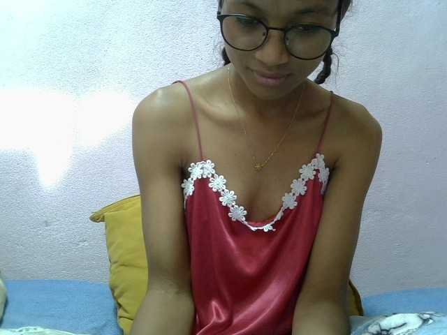 Yalane live cam on BongaCams