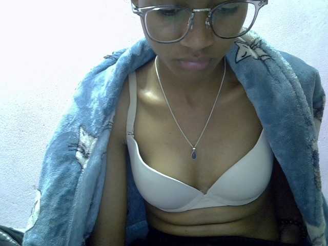 Yalane live cam on BongaCams