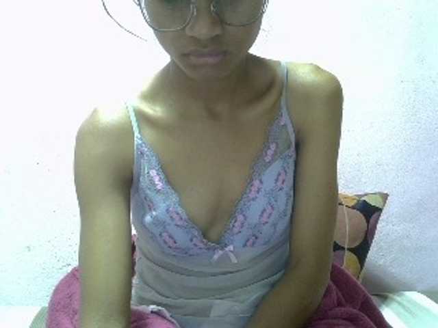 Yalane live cam on BongaCams
