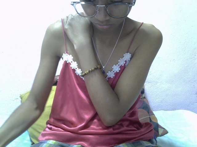Yalane live cam on BongaCams