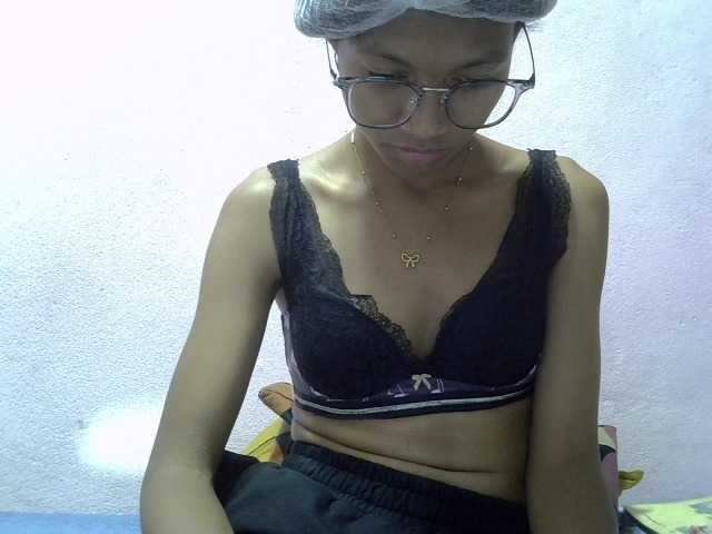 Yalane live cam on BongaCams