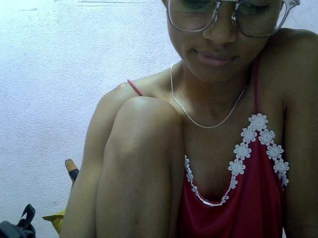 Yalane live cam on BongaCams