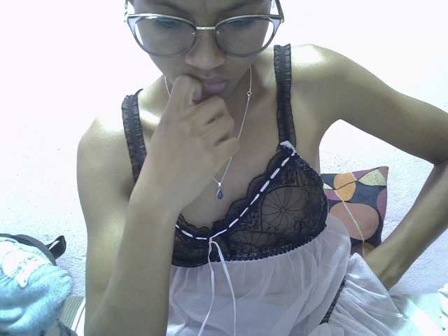 Yalane live cam on BongaCams