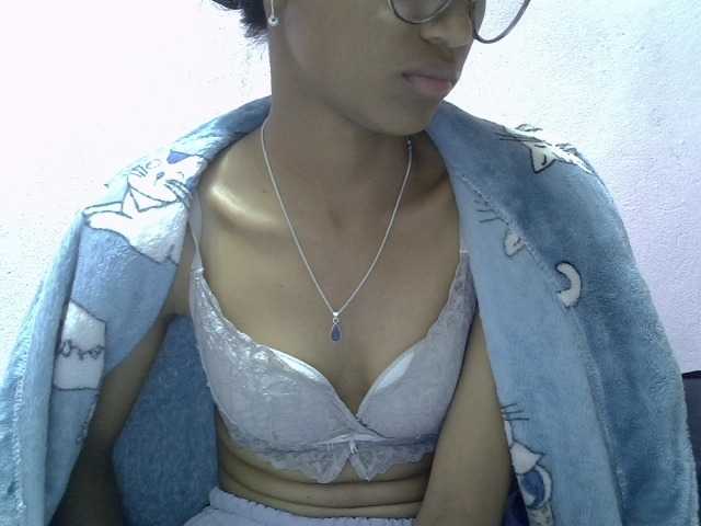 Yalane live cam on BongaCams