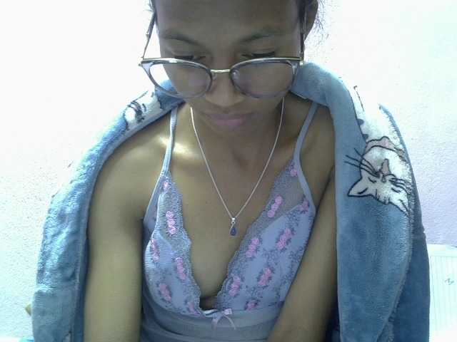Yalane live cam on BongaCams