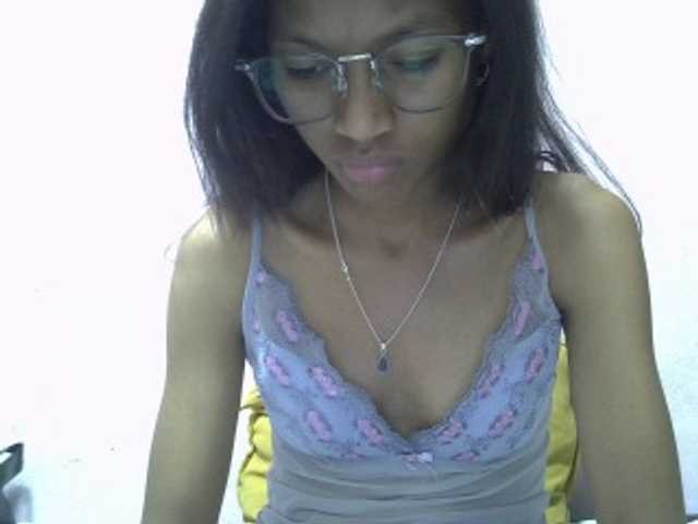 Yalane live cam on BongaCams