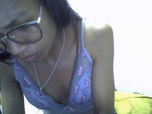 Yalane live cam on BongaCams
