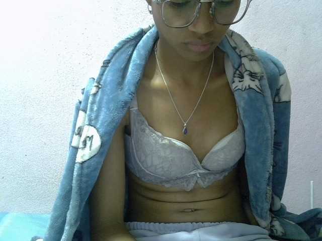 Yalane live cam on BongaCams