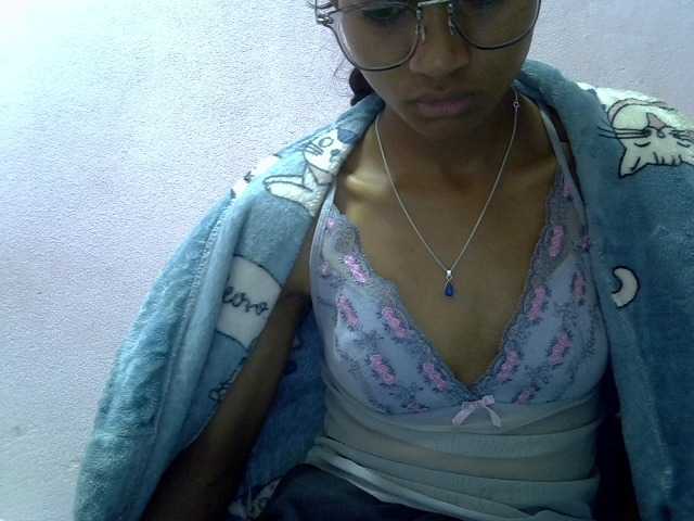 Yalane live cam on BongaCams