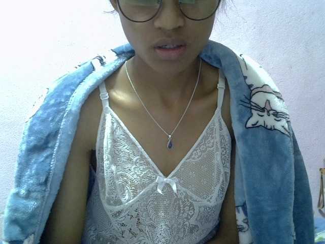 Yalane live cam on BongaCams