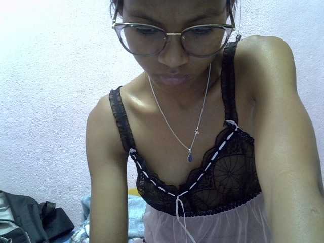 Yalane live cam on BongaCams