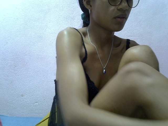 Yalane live cam on BongaCams