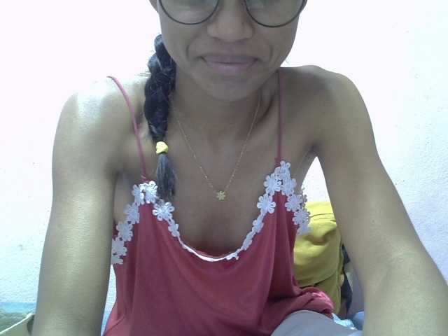 Yalane live cam on BongaCams