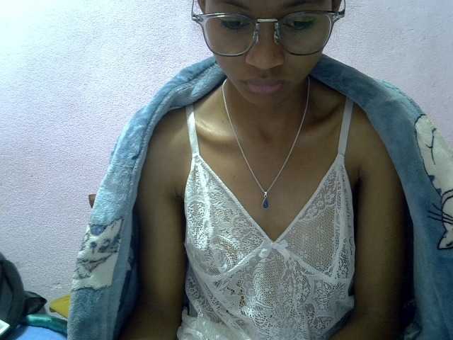 Yalane live cam on BongaCams