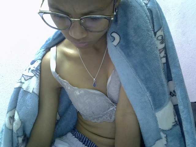 Yalane live cam on BongaCams