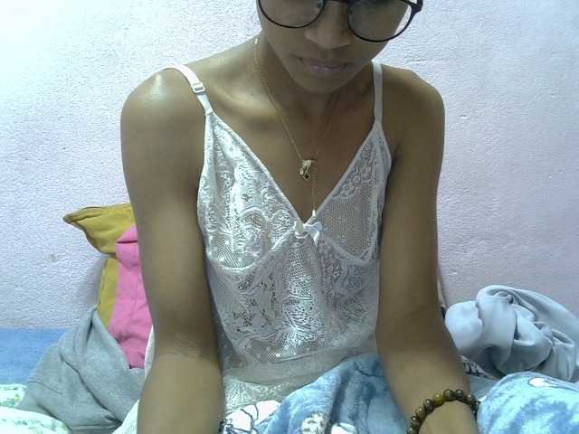Yalane live cam on BongaCams