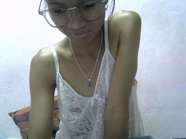Yalane live cam on BongaCams