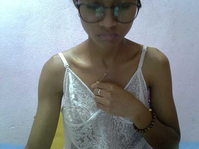 Yalane live cam on BongaCams