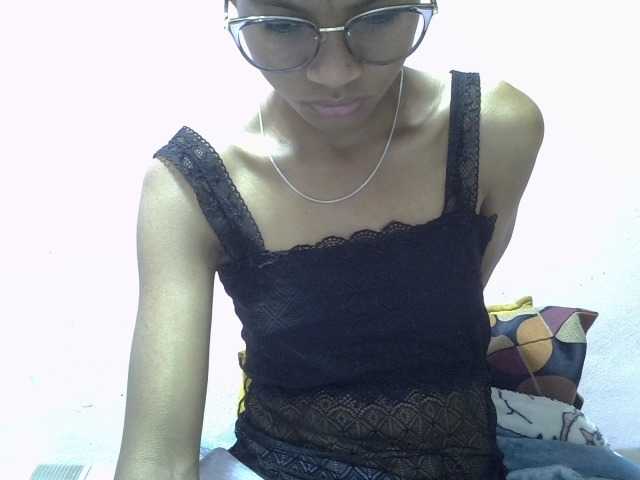 Yalane live cam on BongaCams