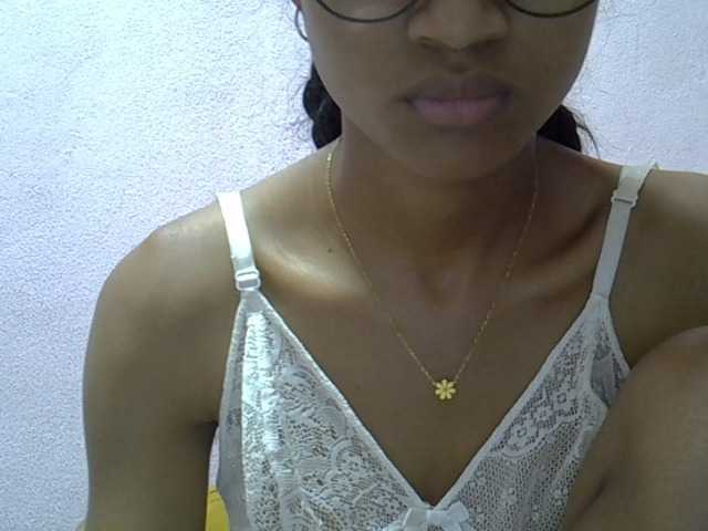 Yalane live cam on BongaCams