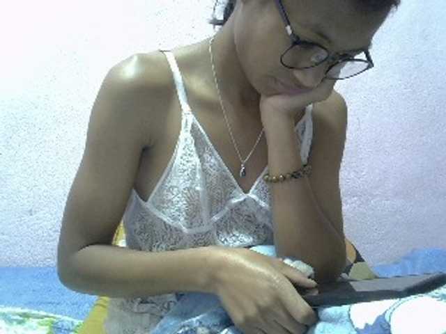 Yalane live cam on BongaCams