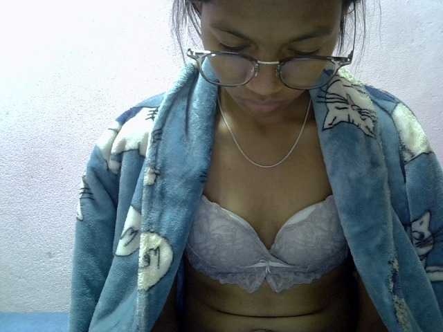 Yalane live cam on BongaCams