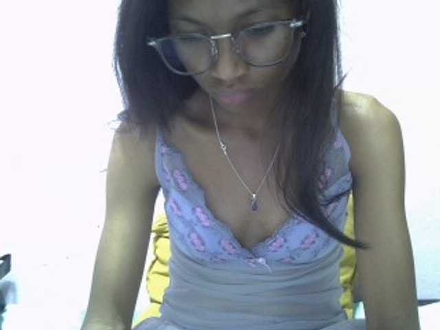 Yalane live cam on BongaCams
