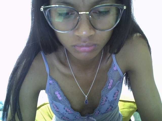 Yalane live cam on BongaCams