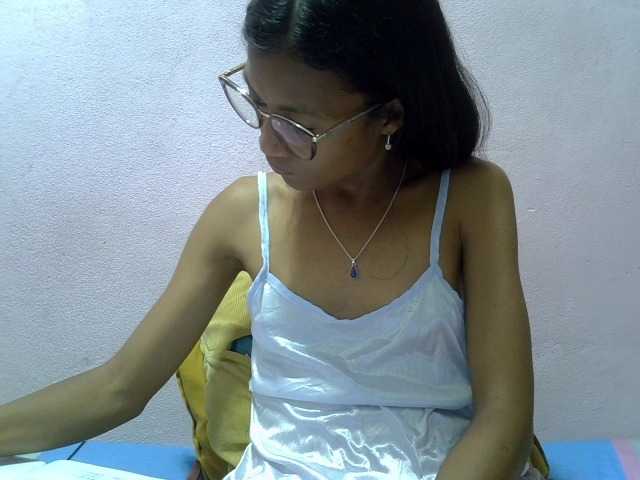Yalane live cam on BongaCams