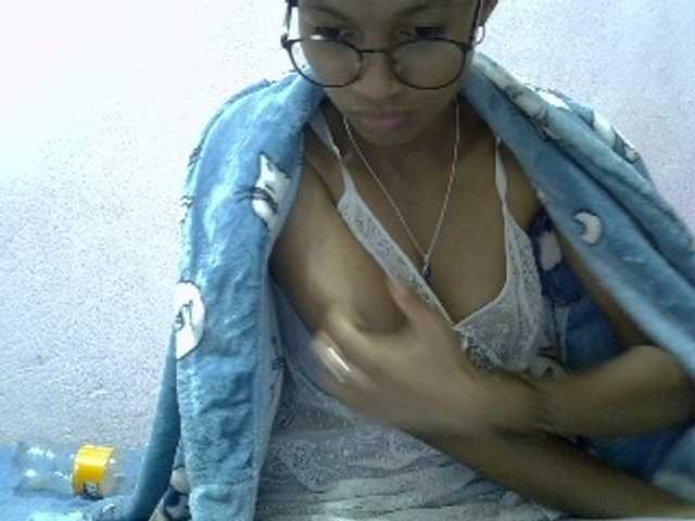 Yalane live cam on BongaCams