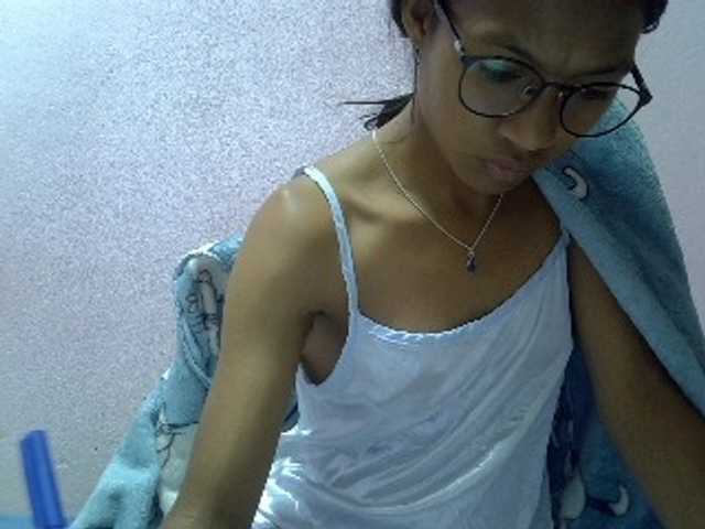 Yalane live cam on UnifiedCams