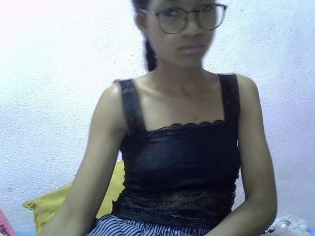 Yalane live cam on BongaCams