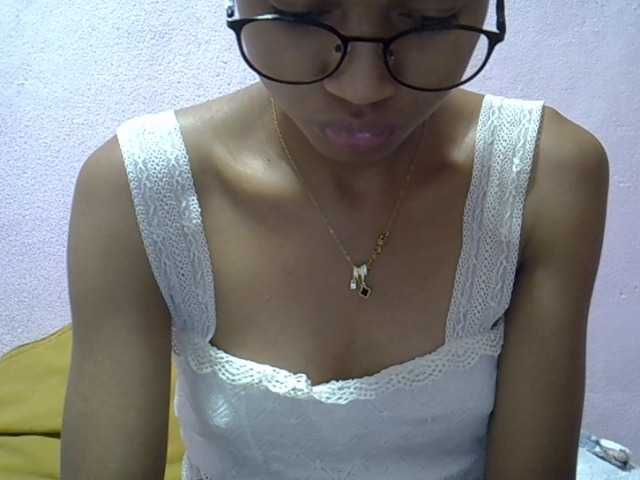 Yalane live cam on BongaCams