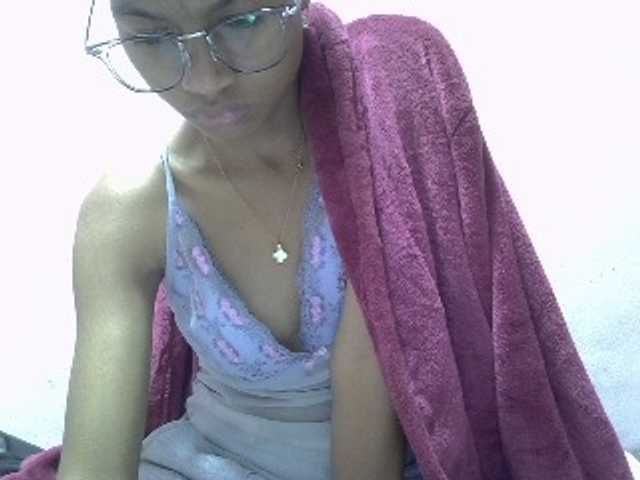 Yalane live cam on BongaCams