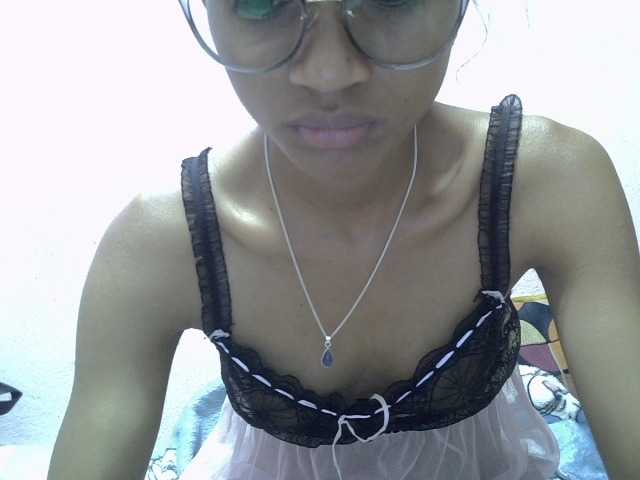 Yalane live cam on BongaCams