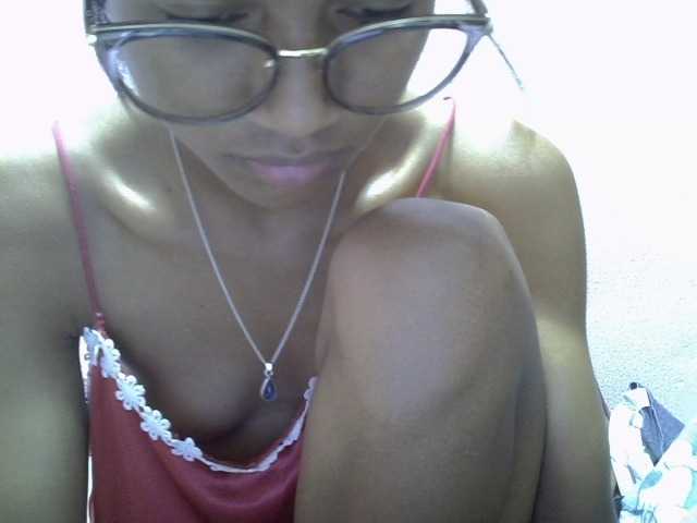 Yalane live cam on BongaCams