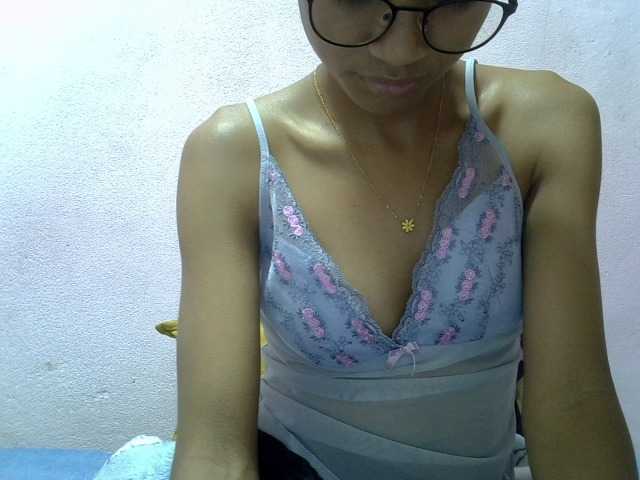 Yalane live cam on BongaCams