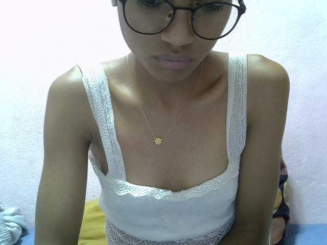 Yalane live cam on BongaCams