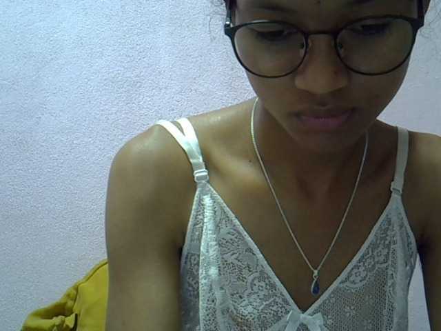 Yalane live cam on UnifiedCams