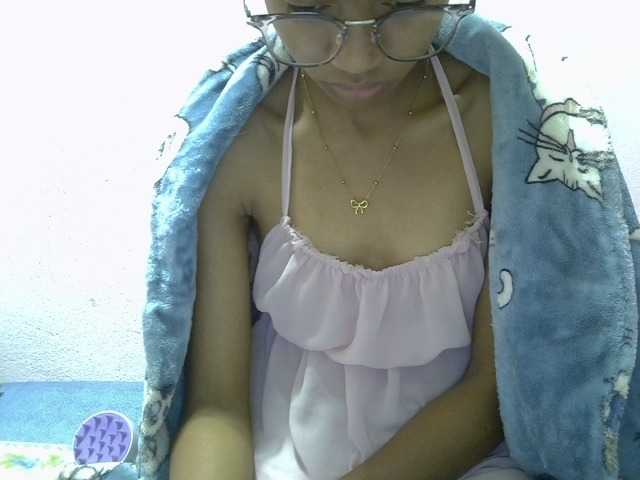 Yalane live cam on BongaCams