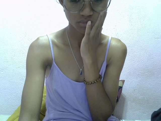 Yalane live cam on BongaCams