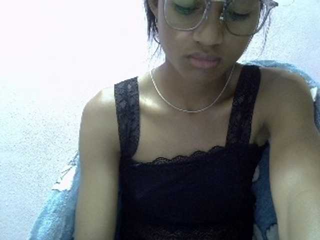 Yalane live cam on BongaCams