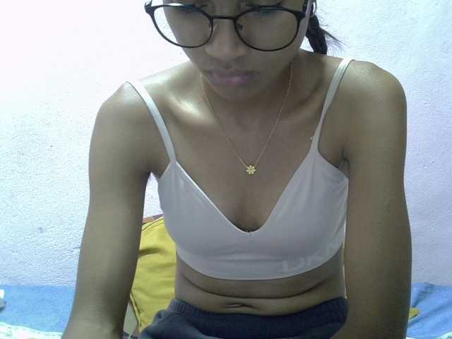 Yalane live cam on BongaCams